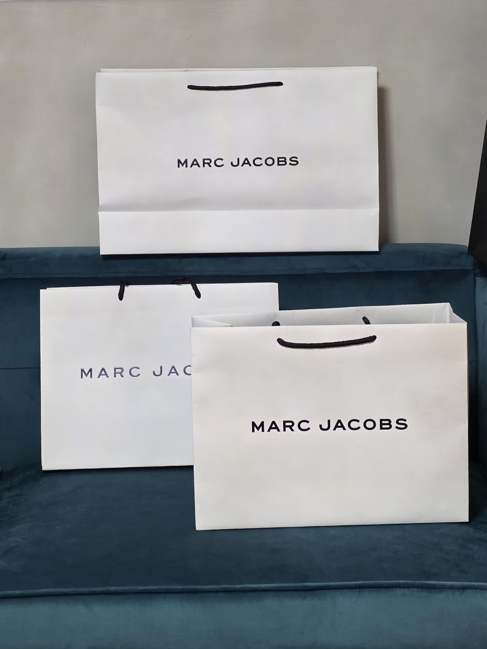 Marc Jacobs White Paper Shopping Bag with Black Logo 3-piece Set (2L &1XL)